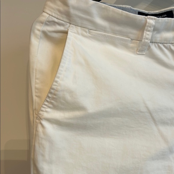 Tommy Hilfiger White Chinos Relaxed Fit with Excellent conditions - Picture 4 of 9